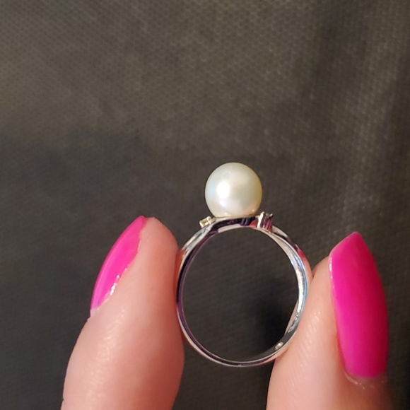 Macys Pearl 7MM and Diamond 14k White Gold Ring - Size 6 EUC - Picture 8 of 12